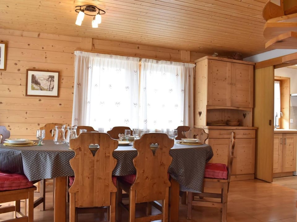 Appartement chaleureux 4 pièces, accès direct aux pistes, proche commerces et services, parking couvert - FR-1-180-178 Apartment in Les Allues
