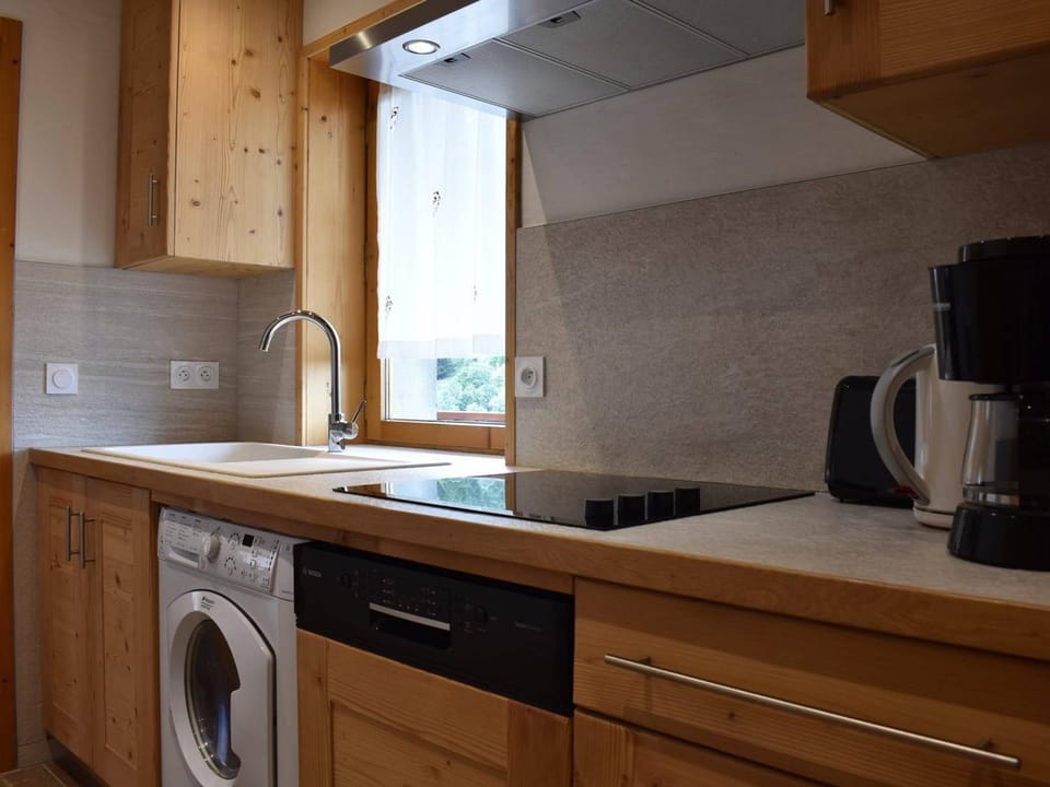 Appartement chaleureux 4 pièces, accès direct aux pistes, proche commerces et services, parking couvert - FR-1-180-178 Apartment in Les Allues