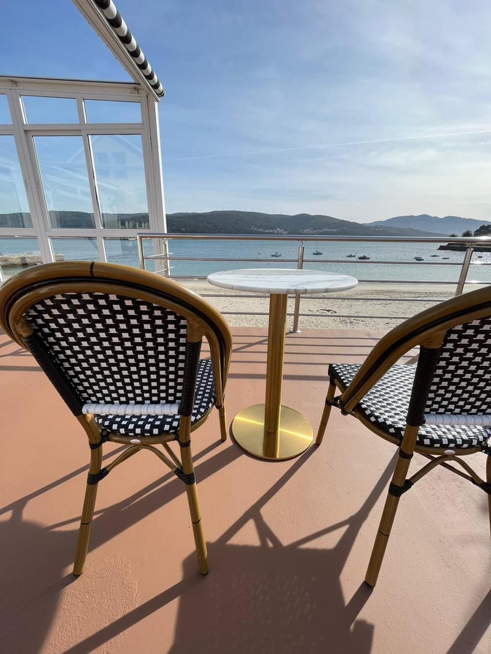 Restaurant/places to eat, Summer, Balcony/Terrace