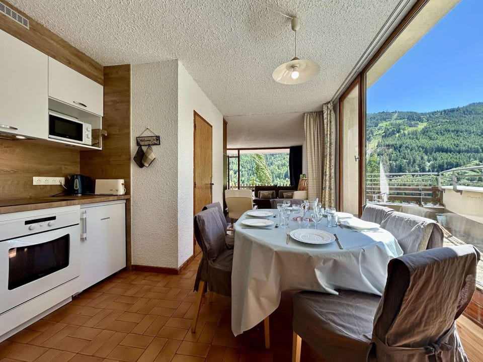 Appartement cabine 6 pers avec balcons, proche pistes - Serre-Chevalier, Chantemerle - FR-1-330E-28 Cabin in Saint-Chaffrey