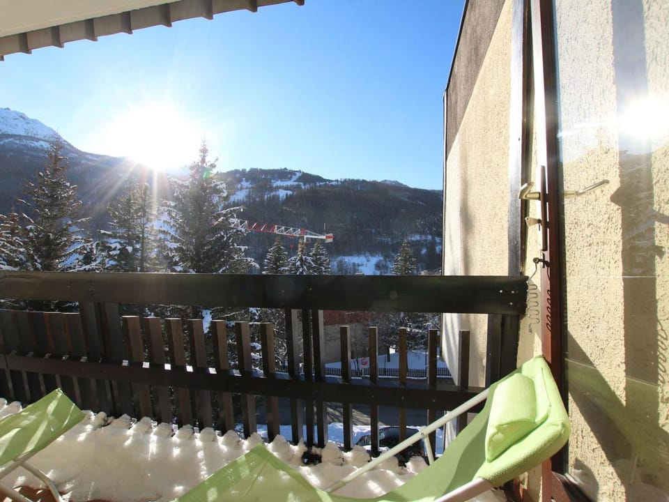 Appartement 6 Pers. avec Balcon, Proche Navette et Parking Gratuit à Serre-Chevalier - FR-1-330E-92 Apartment in Saint-Chaffrey