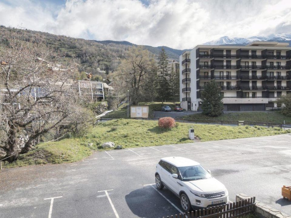 Studio à Serre-Chevalier avec Parking, Wifi et Local à Ski - FR-1-330E-65 Apartment in Saint-Chaffrey