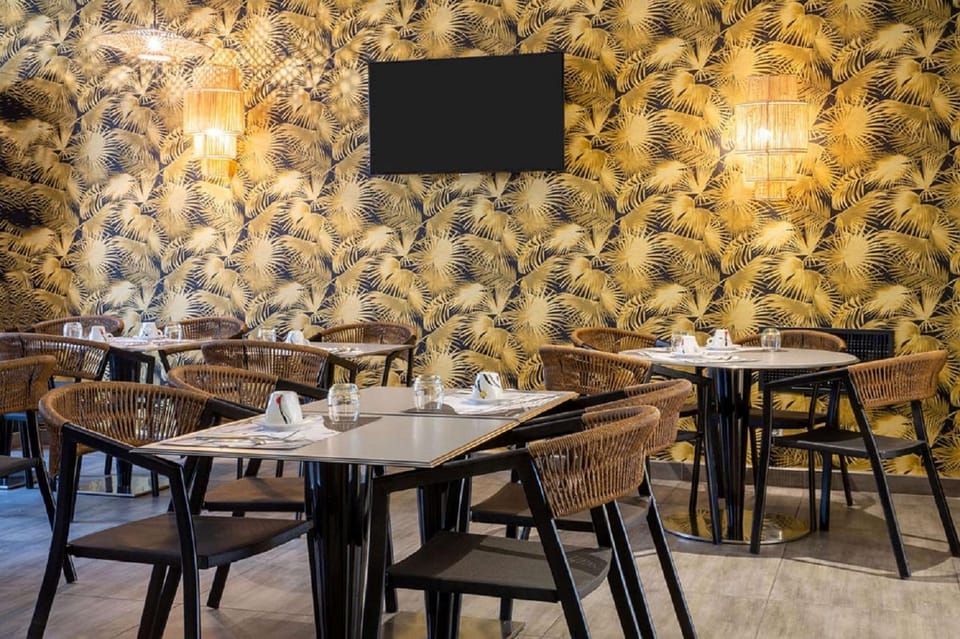 Restaurant/places to eat, Seating area, Dining area, On site, Breakfast