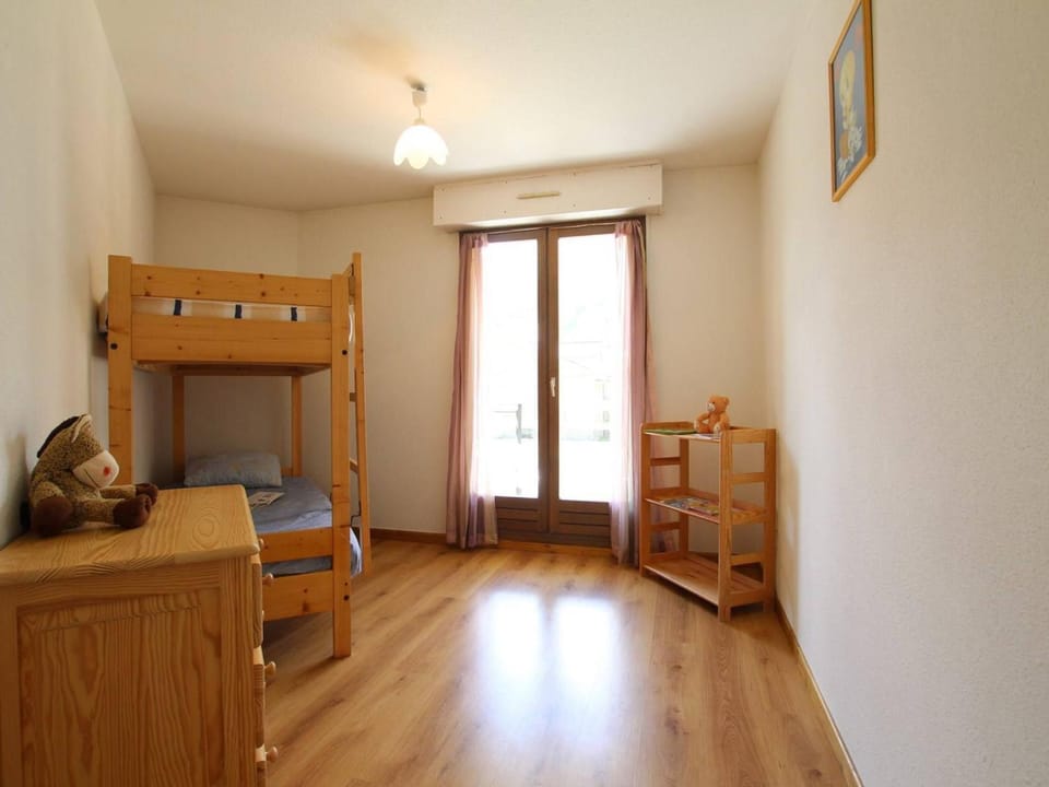 Spacieux Appartement 4 Pièces, 6 Couchages, Proche Pistes et Commerces, La Salle-les-Alpes - FR-1-330F-77 Apartment in Saint-Chaffrey