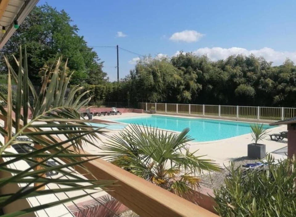 Camping L'oasis Du Berry Campground/ 
RV Resort in Centre-Val de Loire