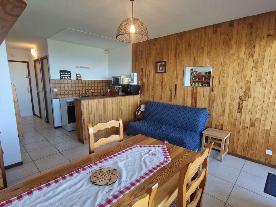 Studio Chaleureux 4 Pers avec Terrasse - Saint-Michel-de-Chaillol - FR-1-393-52 Apartment in Provence-Alpes-Côte d'Azur