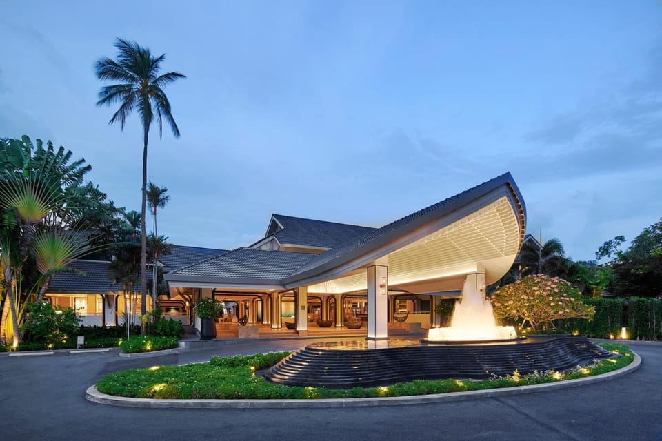 Facade/entrance, Garden, Parking