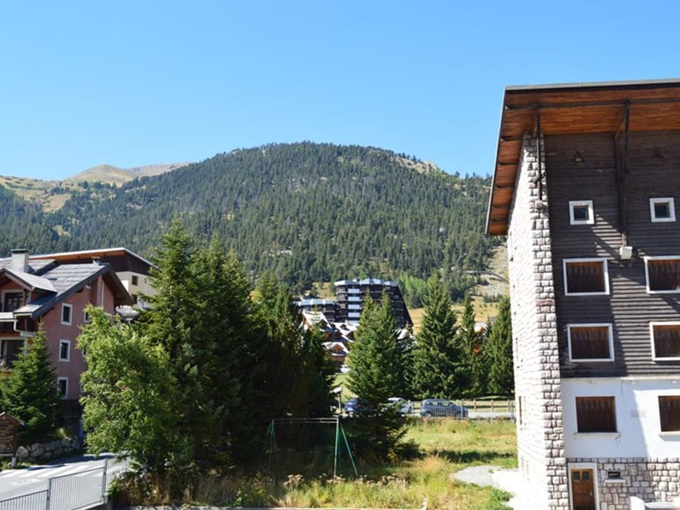 Charmant studio cabine pour 4 personnes face aux pistes à Montgenèvre - FR-1-266-98 Cabin in Montgenèvre