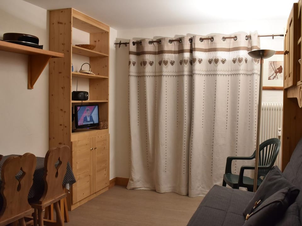 Charmant 2 pièces avec balcon, proche pistes et navette - Méribel, animaux acceptés, wifi inclus - FR-1-180-77 Apartment in Les Allues
