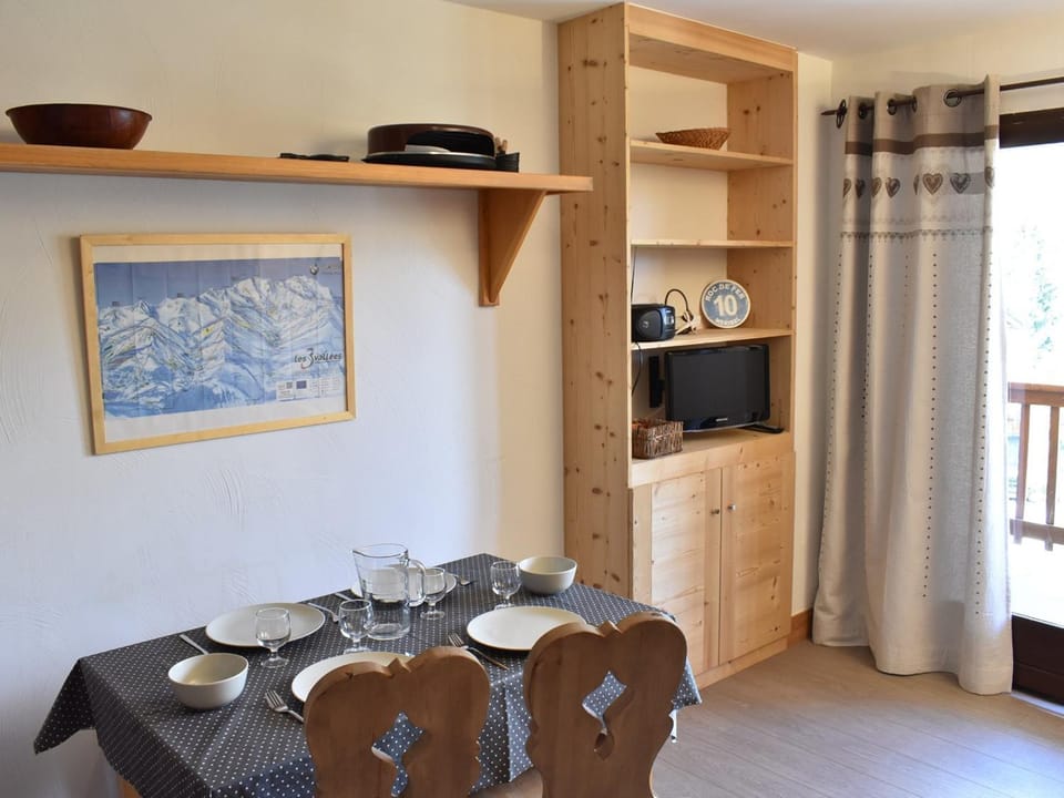 Charmant 2 pièces avec balcon, proche pistes et navette - Méribel, animaux acceptés, wifi inclus - FR-1-180-77 Apartment in Les Allues