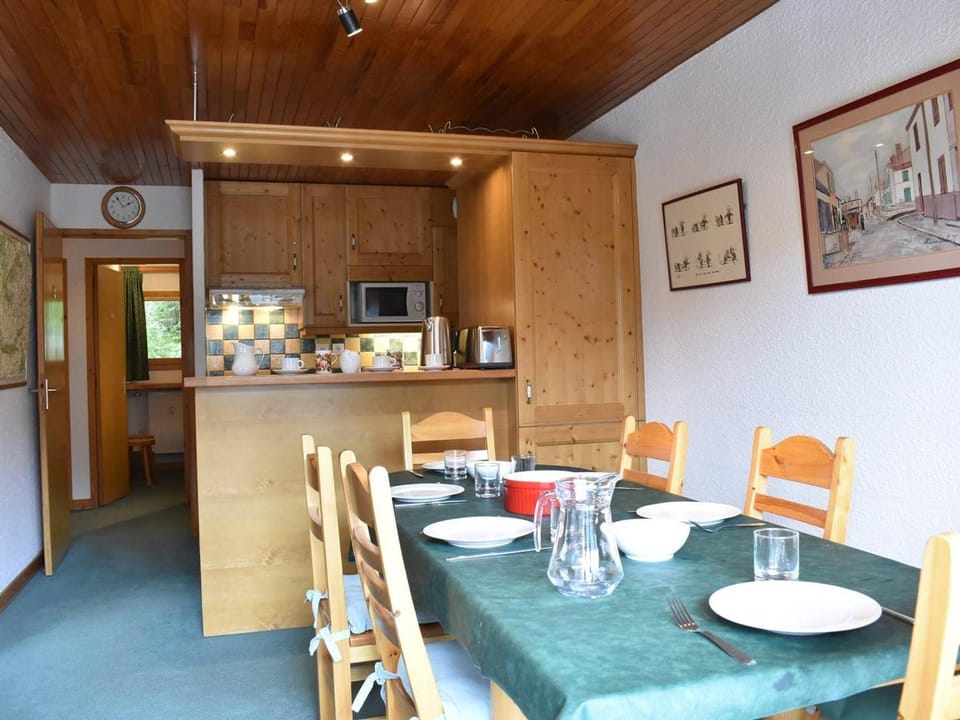 Appartement 3 pièces avec balcon et WIFI à 150m des pistes, 6 personnes - Méribel - FR-1-180-155 Apartment in Les Allues