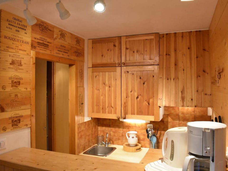 Appartement cosy 3 pièces, 6 pers, Méribel - Balcon Sud, parking, proche pistes et commerces - FR-1-180-151 Apartment in Les Allues