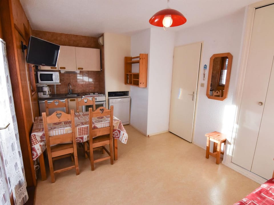 Studio cabine 4 pers, exposé Sud, balcon, 73450 Valloire - FR-1-263-6 Cabin in Auvergne-Rhône-Alpes