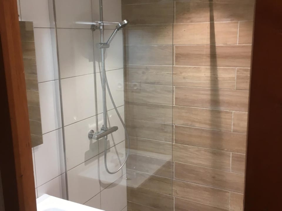 Confortable 3 pièces, 6 personnes, animaux admis - FR-1-263-75 Apartment in Auvergne-Rhône-Alpes