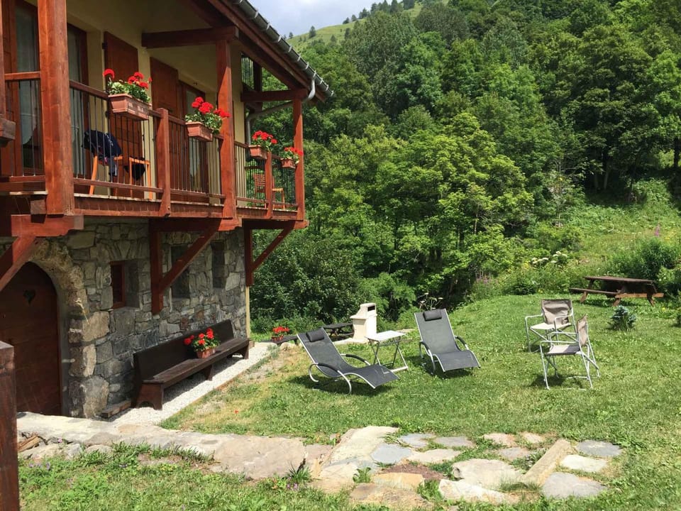 Chalet 6 pièces pour 12 personnes avec parking et animaux admis - FR-1-263-156 Chalet in Auvergne-Rhône-Alpes