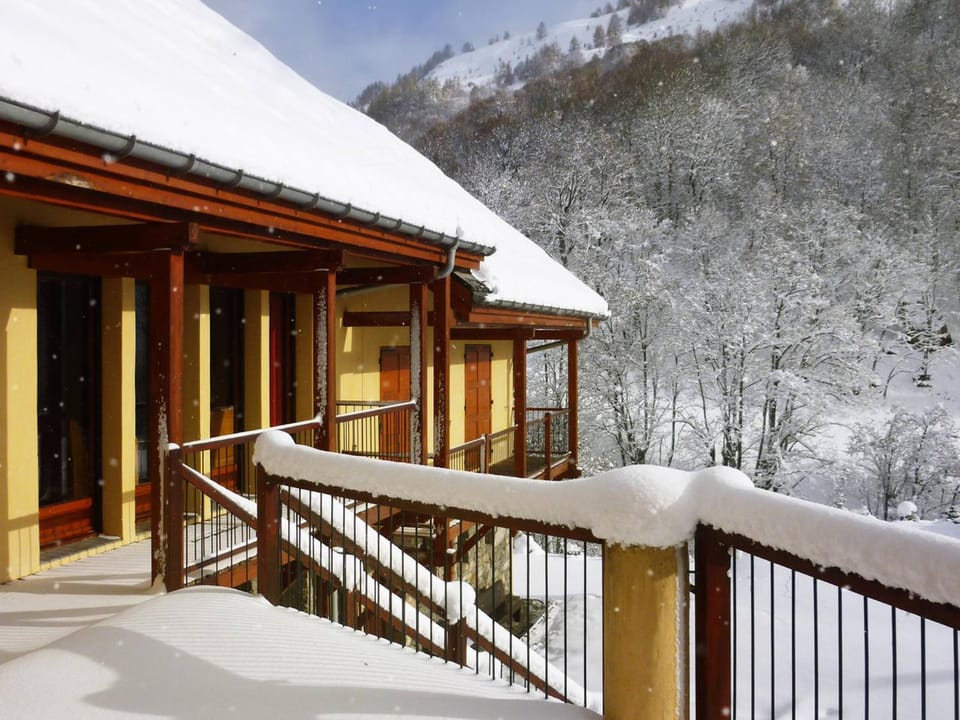 Chalet 6 pièces pour 12 personnes avec parking et animaux admis - FR-1-263-156 Chalet in Auvergne-Rhône-Alpes