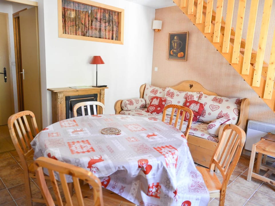 Appartement 2 pièces cabine + mezzanine 6 personnes à Valloire, balcon Ouest - FR-1-263-185 Cabin in Auvergne-Rhône-Alpes