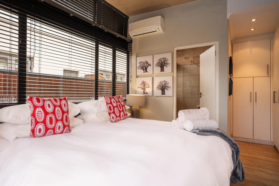 Bedroom, wardrobe, air conditioner