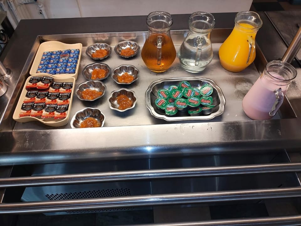Breakfast, Buffet breakfast