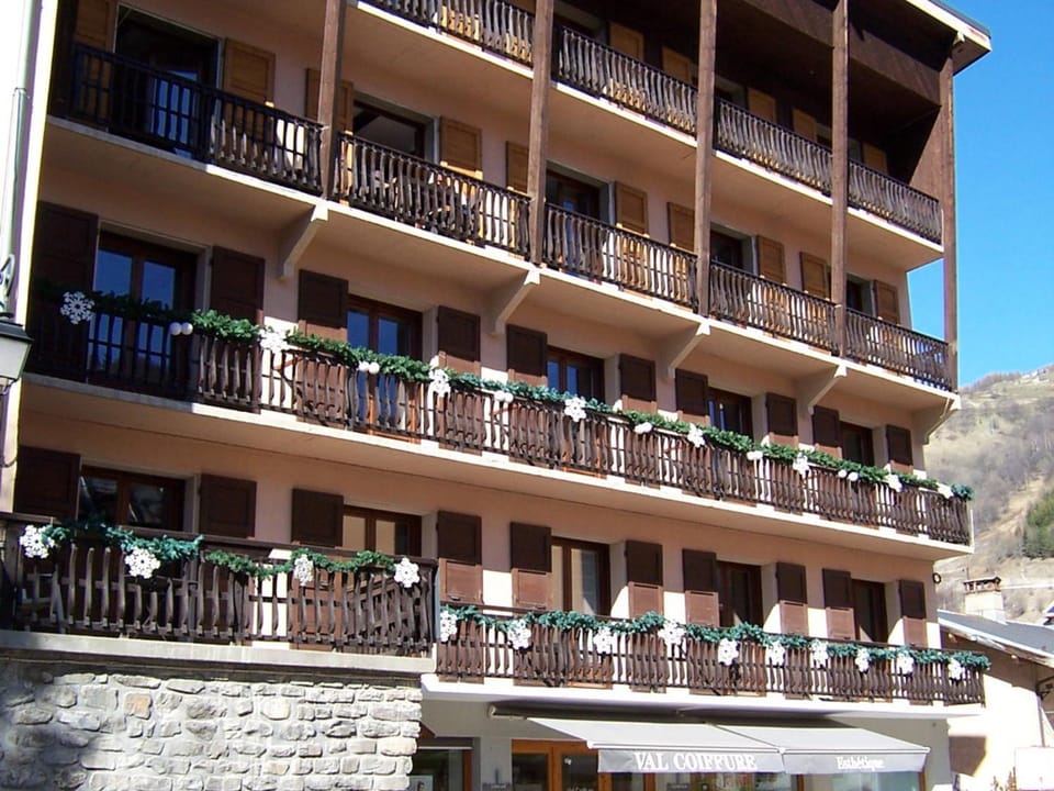 Appartement 4 pièces 8 pers. exposé Sud avec 3 chambres et WiFi - FR-1-263-214 Apartment in Auvergne-Rhône-Alpes