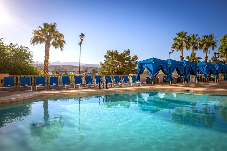 Pool view, Swimming pool, sunbed