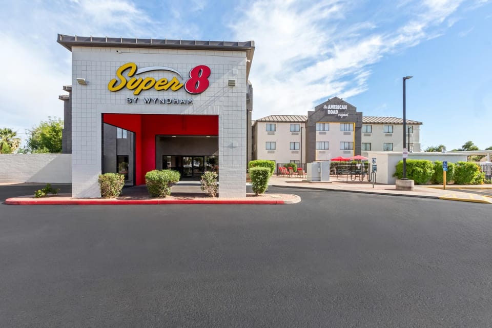 Super 8 by Wyndham Mesa Gilbert Hotel in Mesa
