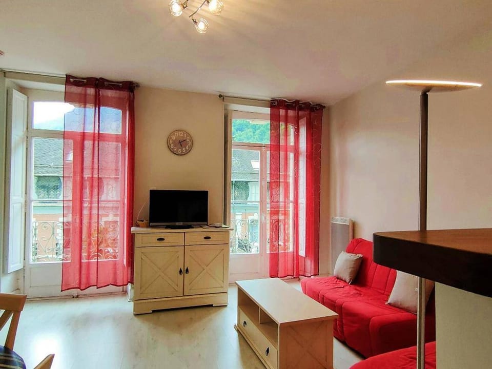 Appartement Moderne Centre Cauterets - Parking Inclus - FR-1-234-153 Apartment in Cauterets