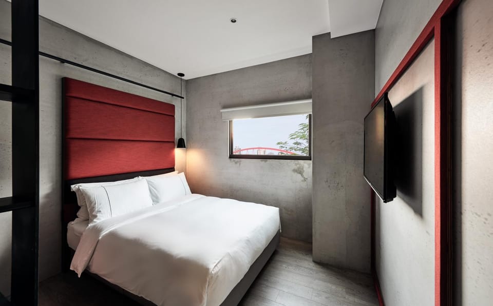 TV and multimedia, Decorative detail, Bedroom, On site, Guests, River view, Street view, bunk bed