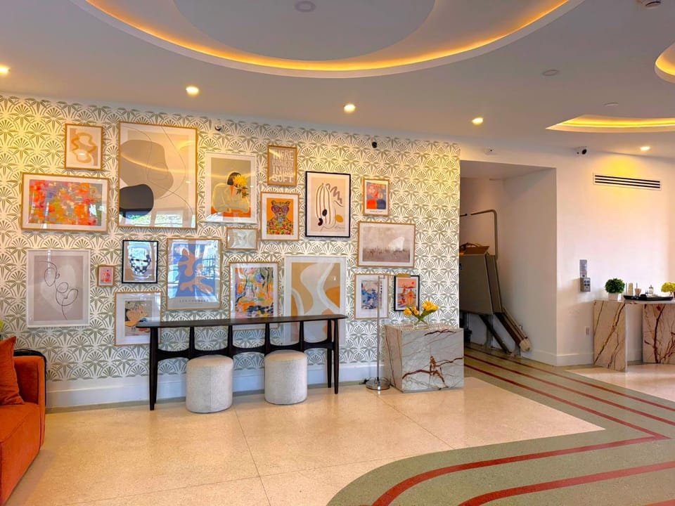 Communal lounge/ TV room, Lobby or reception