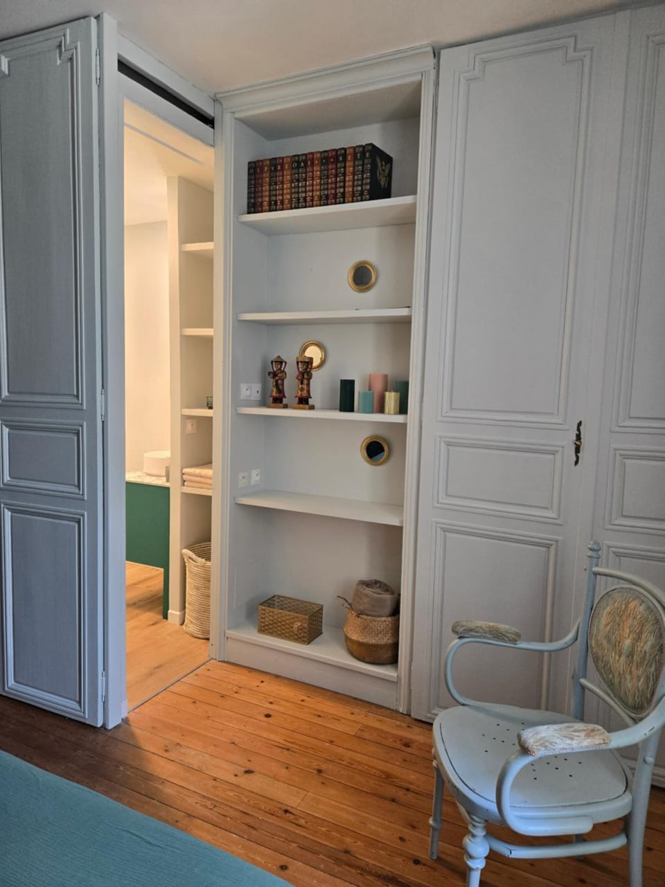 wardrobe