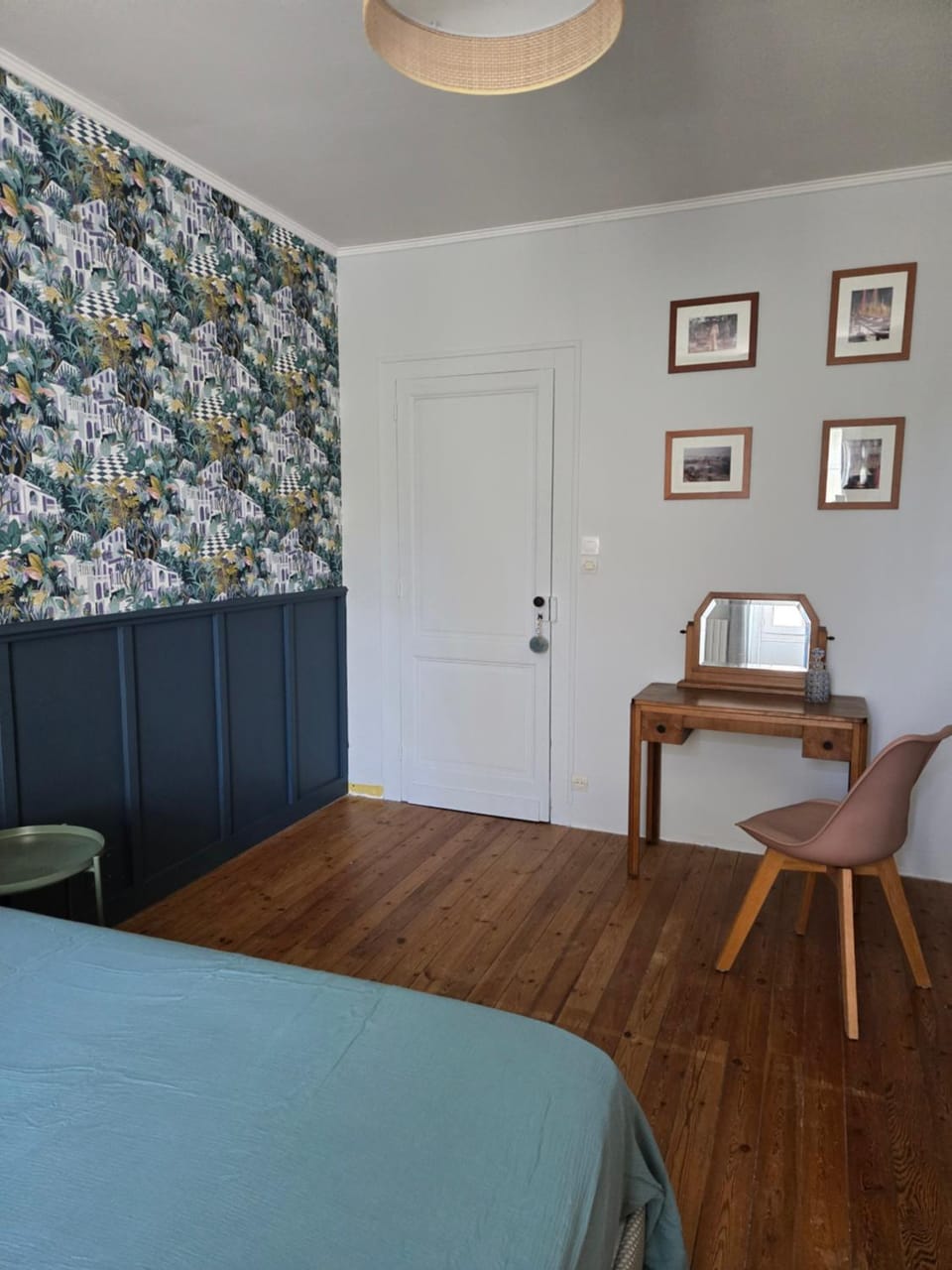 Seating area, Bedroom