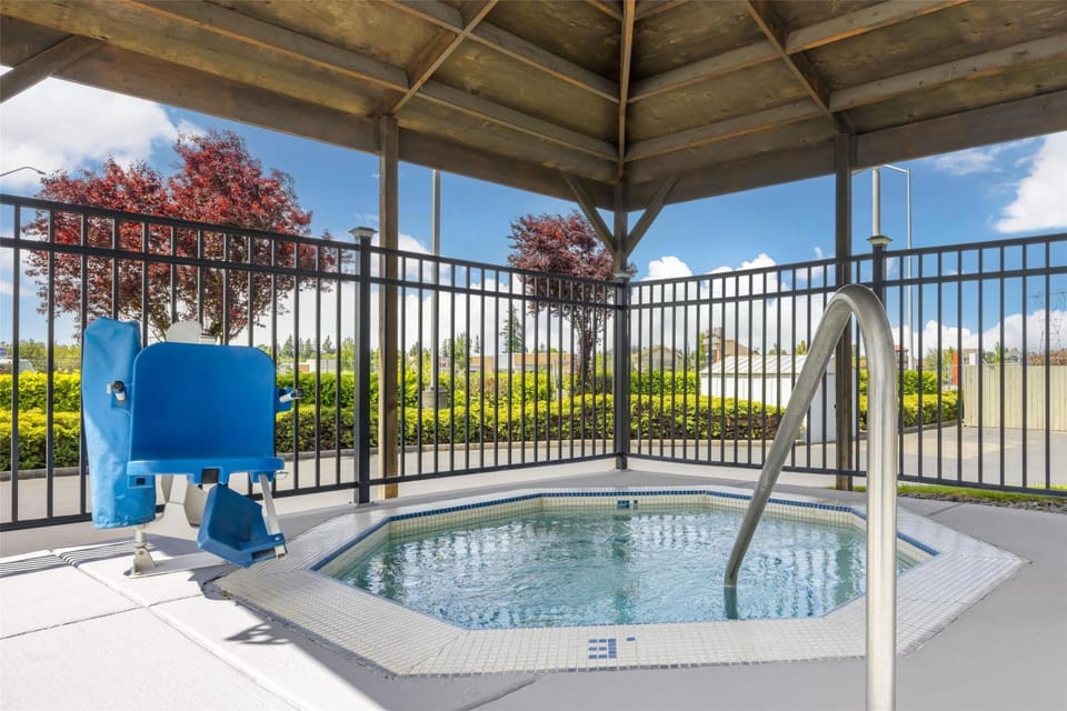 Pool view, Swimming pool