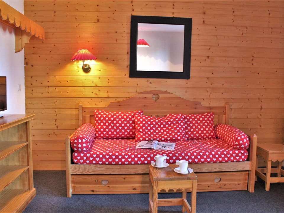 Studio 3 couchages près des pistes, balcon, piscine, sauna, WiFi inclus, casier à ski - Risoul 1850 - FR-1-330-238 Apartment in Piedmont