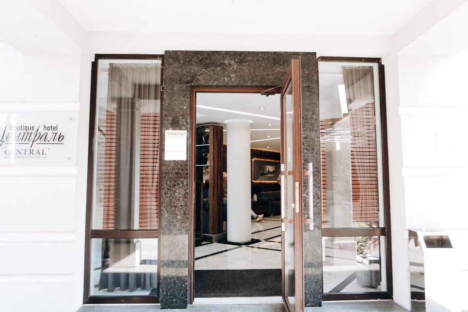 Facade/entrance