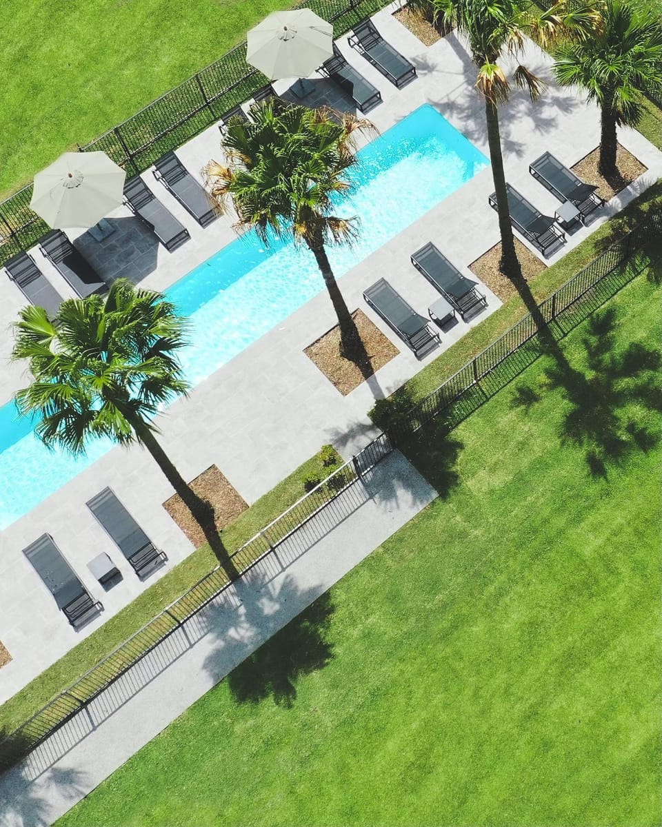 Pool view, Swimming pool, sunbed