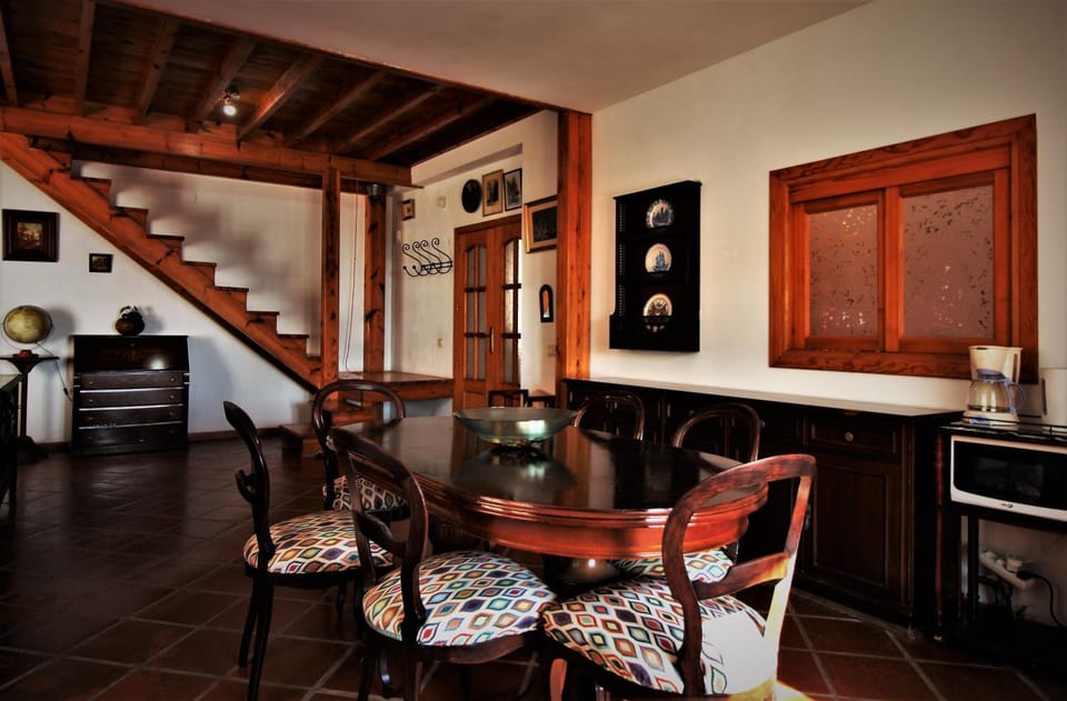 Living room, Seating area, Dining area, minibar