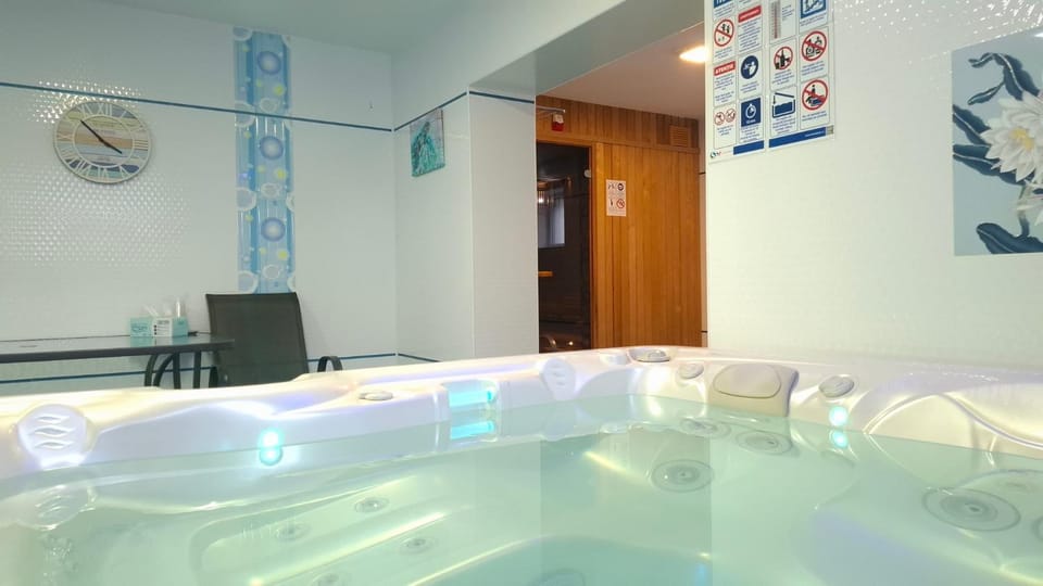 Hot Tub, Sauna, Spa and wellness centre/facilities