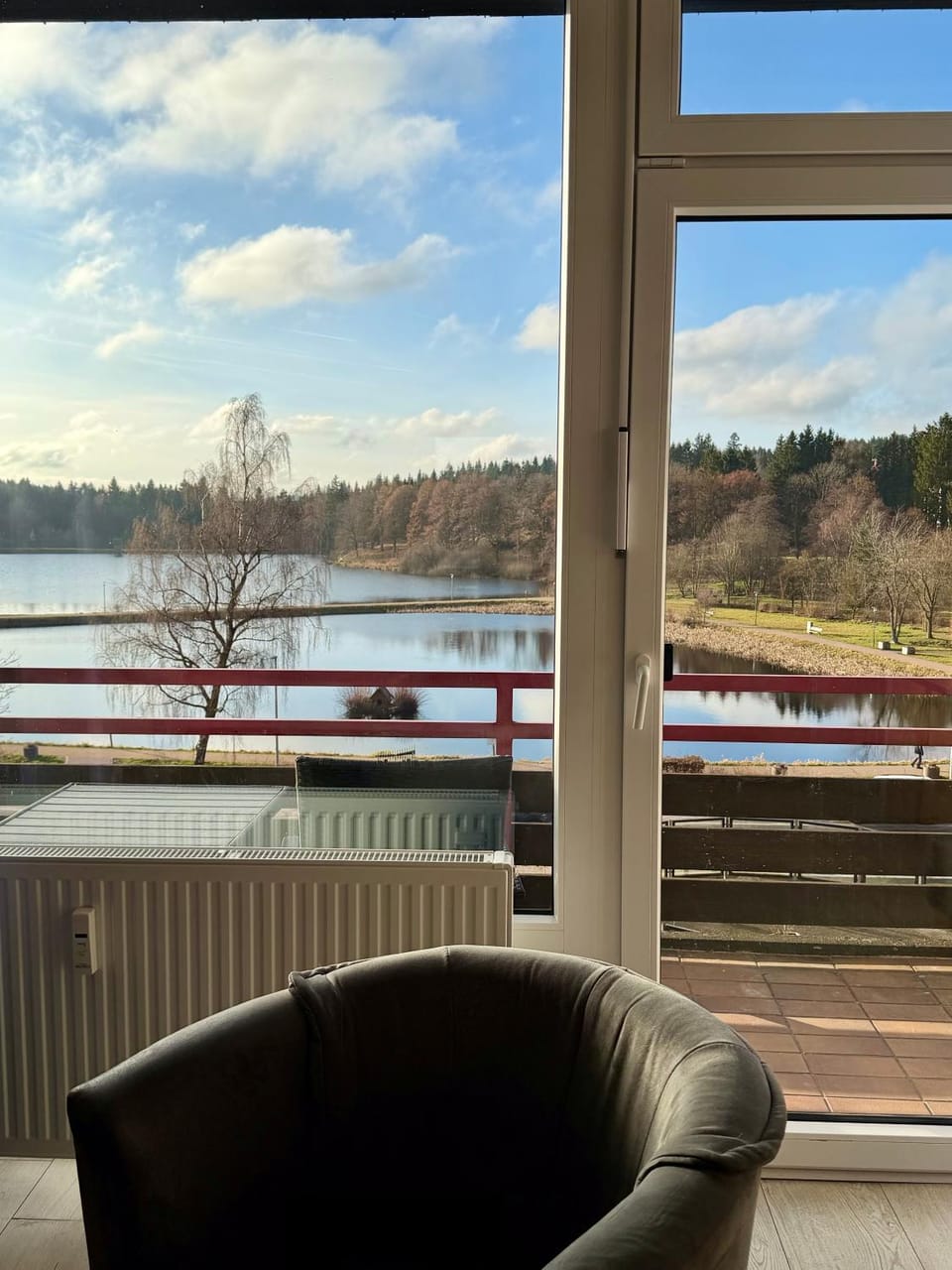 View (from property/room), Balcony/Terrace, Living room, Lake view