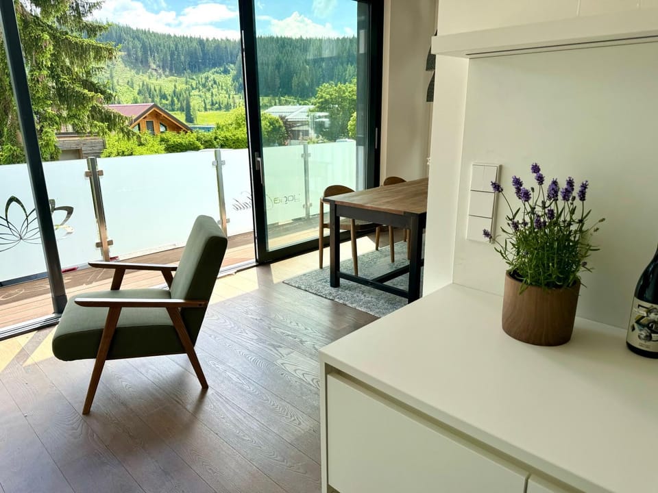 Kitchen or kitchenette, Seating area, kitchen