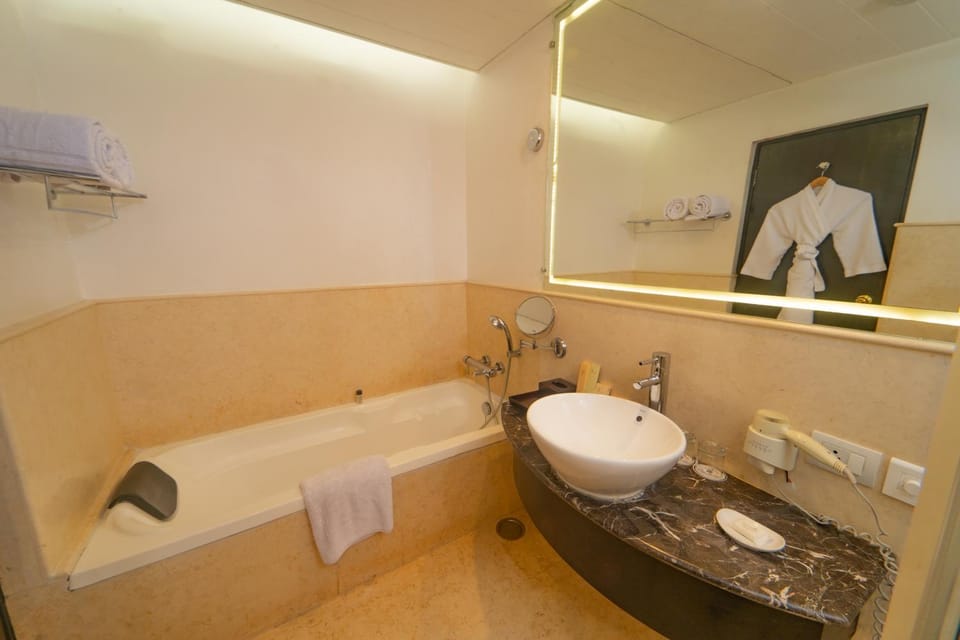 Shower, Bathroom, Bath, towels