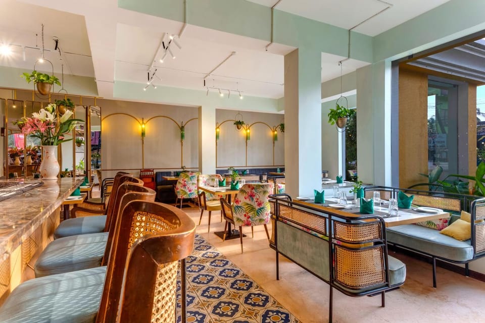 Property building, Restaurant/places to eat, Dining area, Breakfast