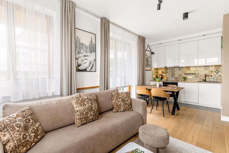 Kitchen or kitchenette, Living room, Seating area, Dining area
