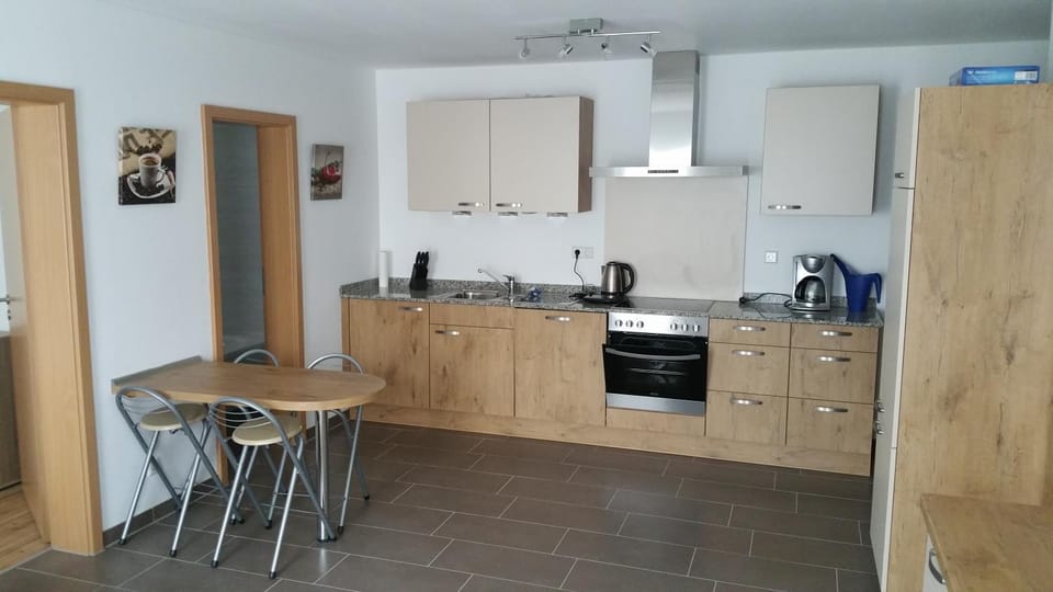 Kitchen or kitchenette, Seating area, Dining area