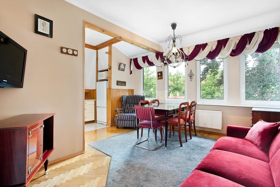 Living room, Dining area, Evening entertainment