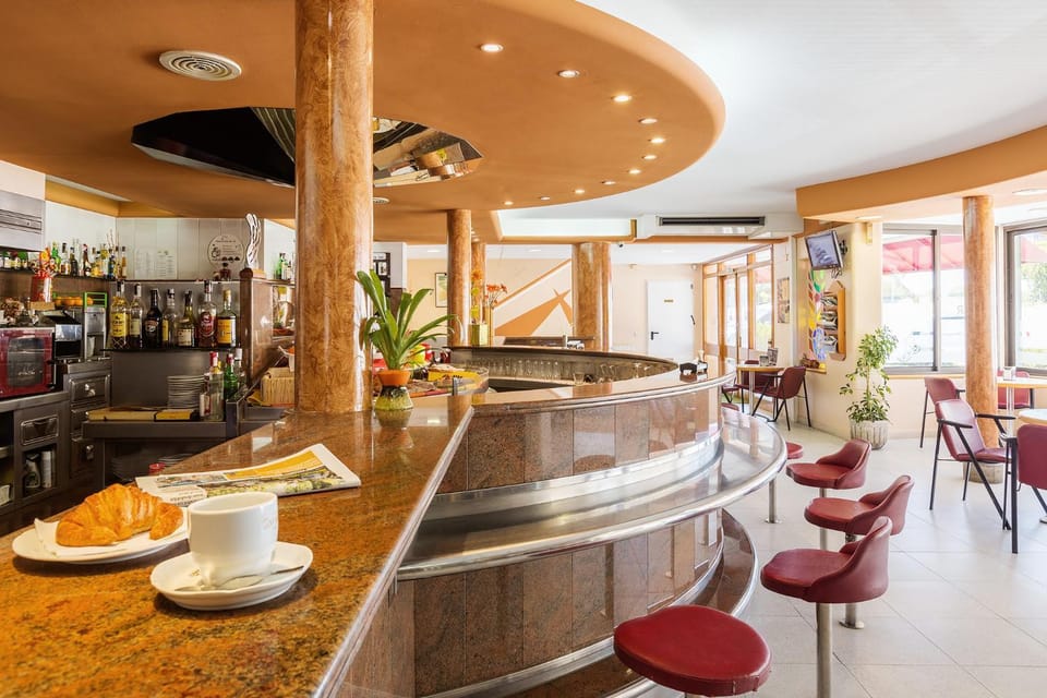 Lounge or bar, Breakfast