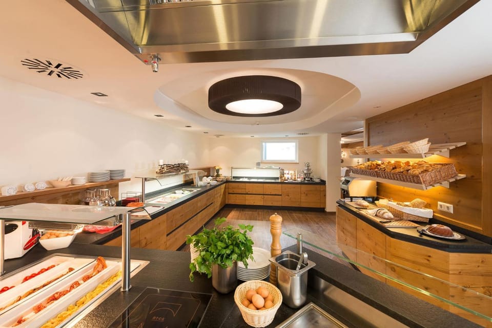 Restaurant/places to eat, Food