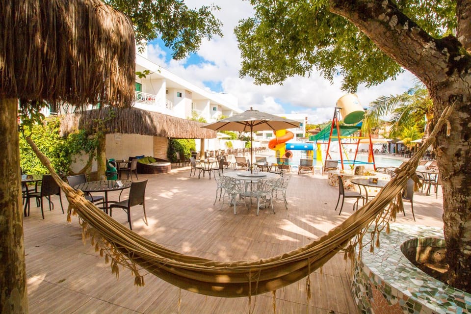 Restaurant/places to eat, Lounge or bar