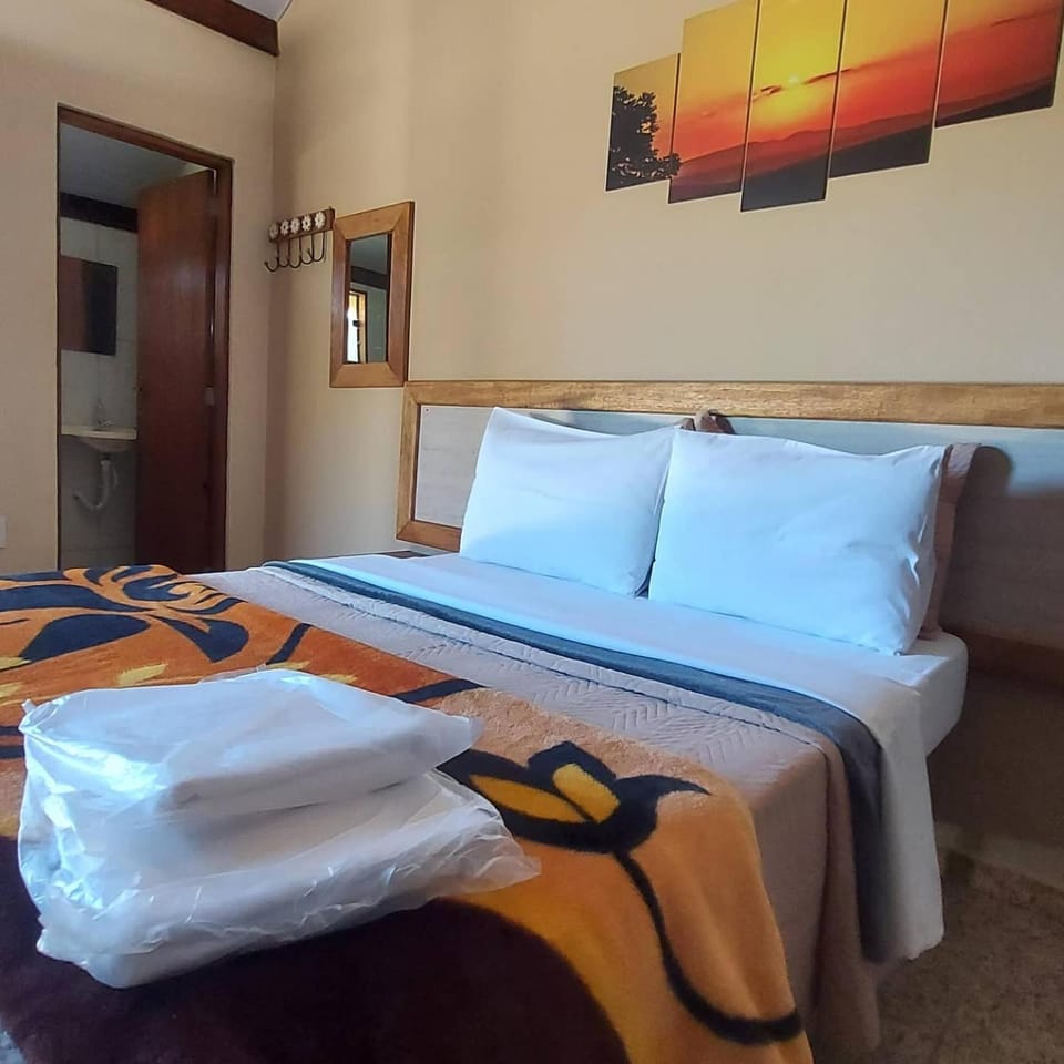 Bed, Photo of the whole room, Decorative detail, Bedroom, towels