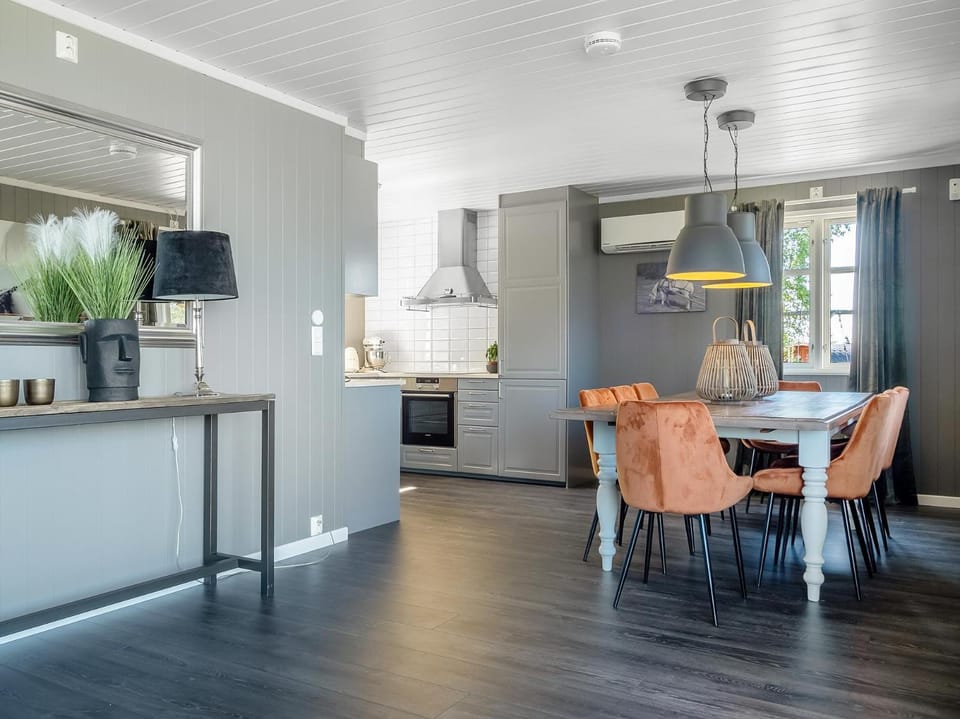 Villa Heidi · Mjøsa-utsikt · Jacuzzi Badstu · 30 min OSL House in Viken, Norway