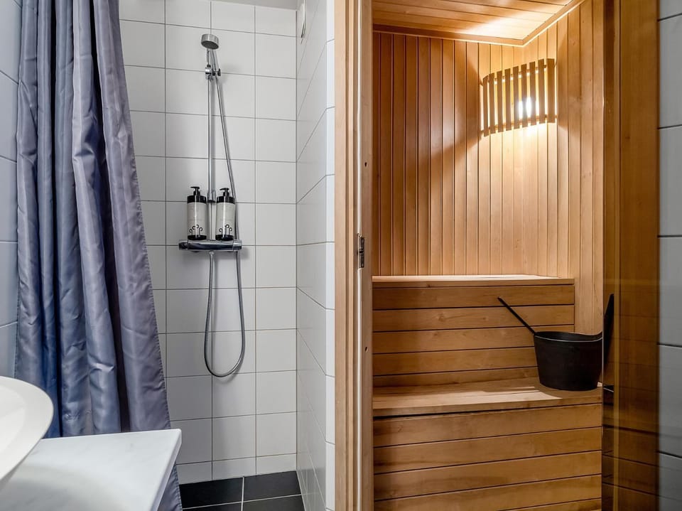 Villa Heidi · Mjøsa-utsikt · Jacuzzi Badstu · 30 min OSL House in Viken, Norway